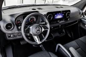 Mercedes eSprinter 3-seat driver cab